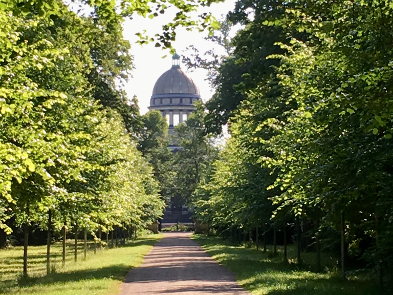 Foto: Mausoleum im Georgium Dessau